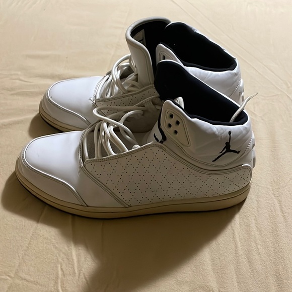 I selling my old Jordan 23 for a $100 dollars it’s second handed - Picture 2 of 4